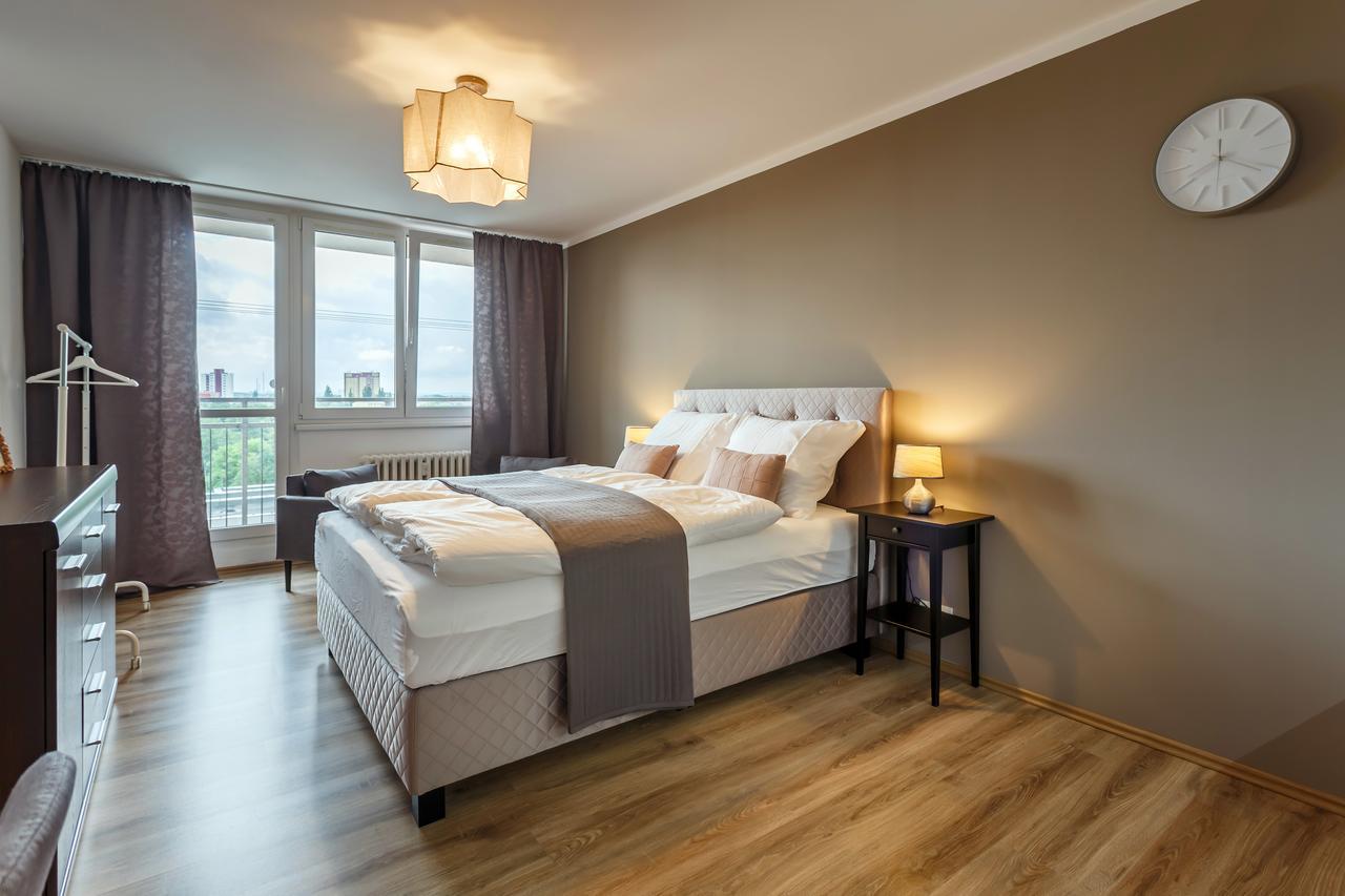 Golden Apartments ออสตราวา ภายนอก รูปภาพ