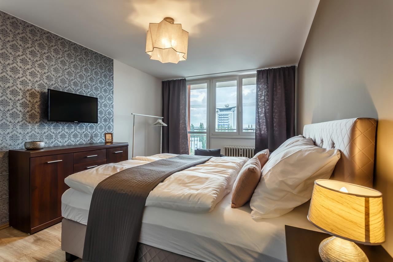 Golden Apartments ออสตราวา ภายนอก รูปภาพ