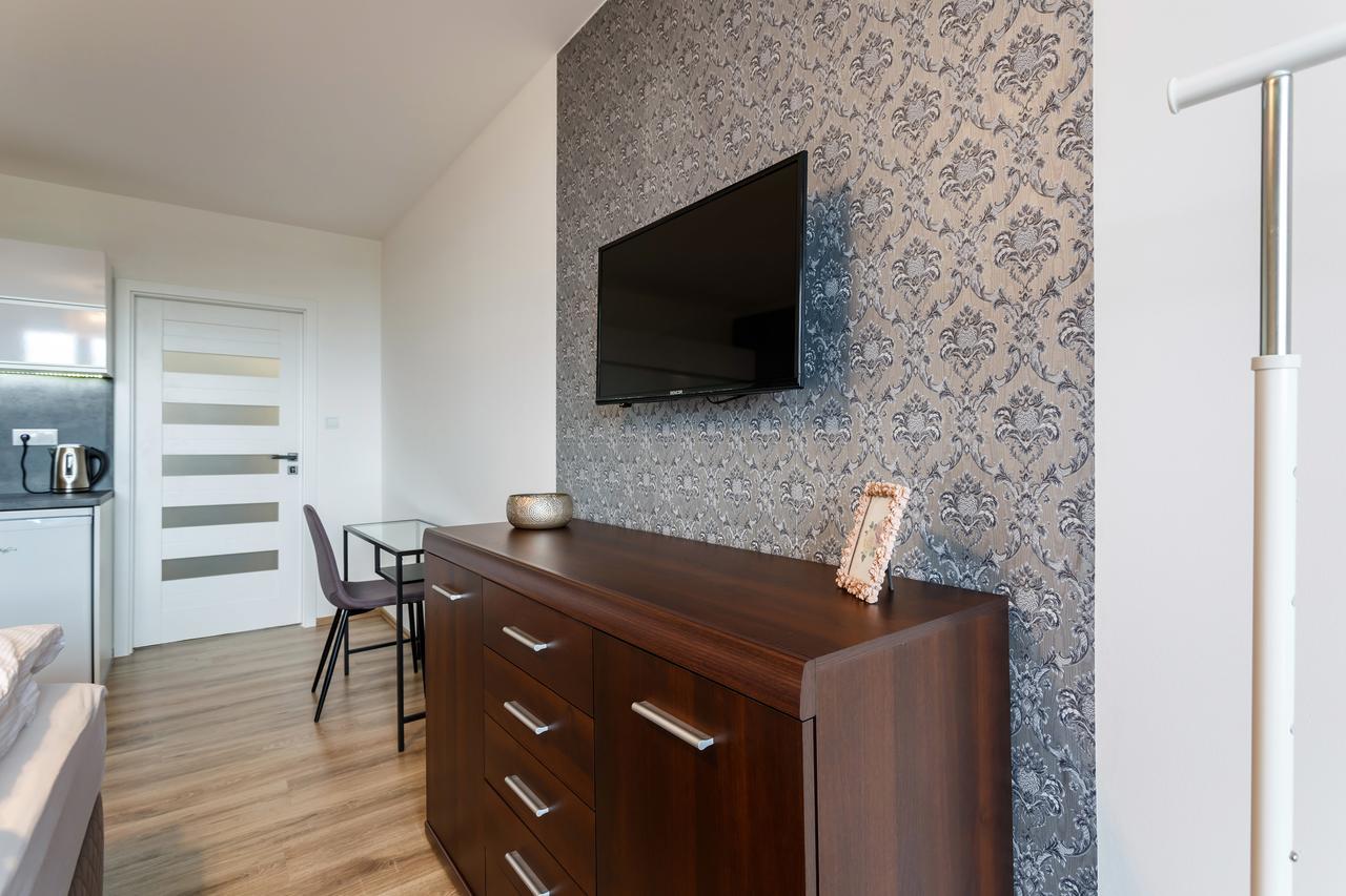 Golden Apartments ออสตราวา ภายนอก รูปภาพ