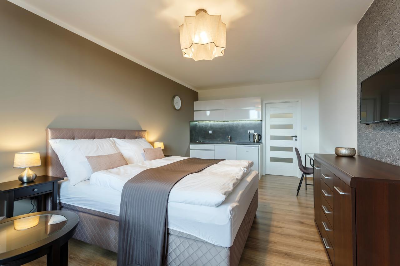Golden Apartments ออสตราวา ภายนอก รูปภาพ